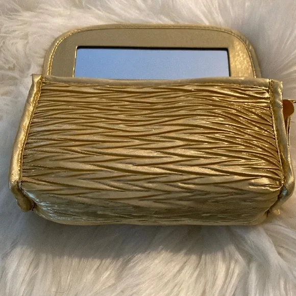 Unbranded gold gathered lame evening bag w/zip close, inside mirror $9 - Picture 5 of 11